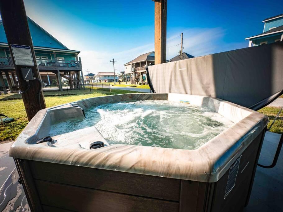 Beachfront - Hot Tub - Bbq - 14 Guests Bolivar Peninsula Buitenkant foto